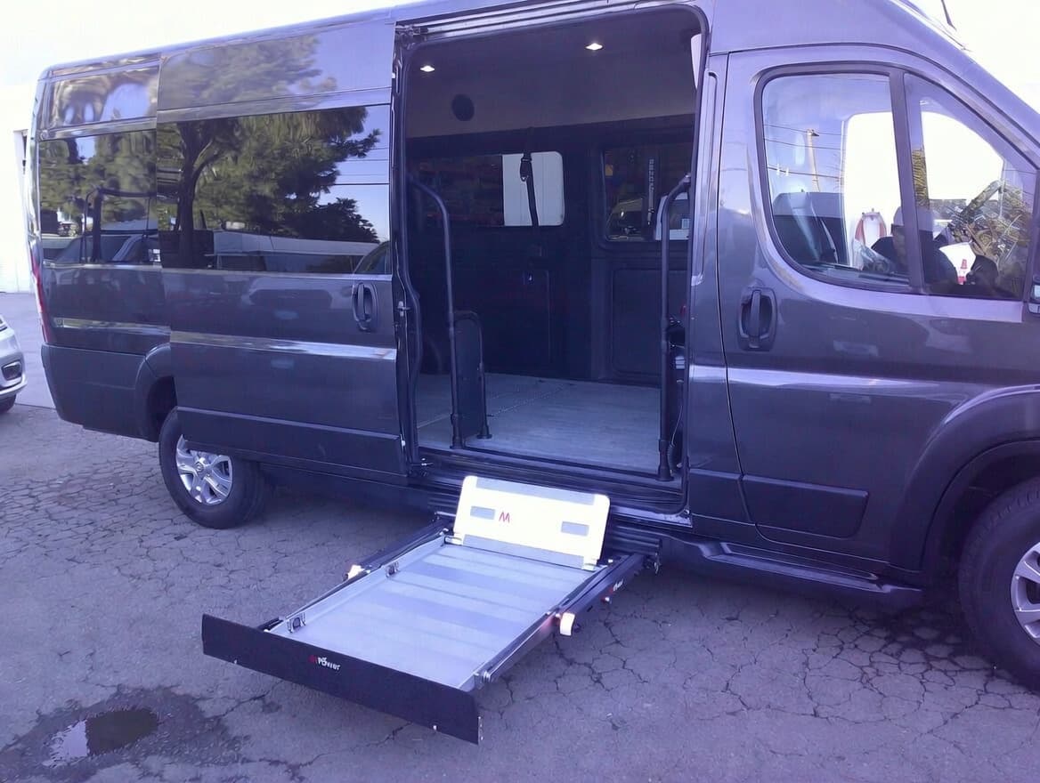 RAM 2500 Under-vehicle Lift