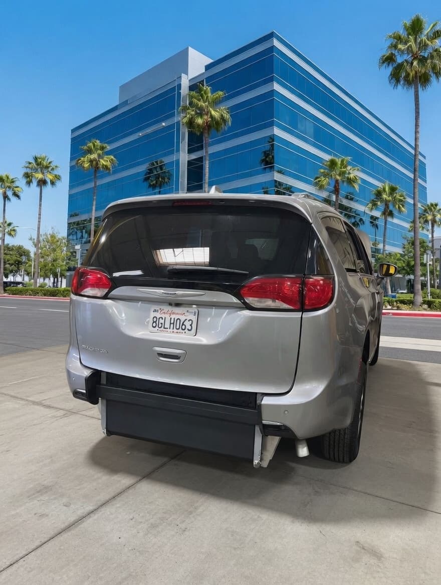 2026 Chrysler Voyager gallery image 2