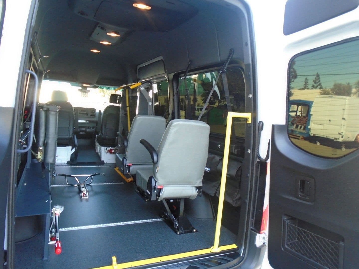 Mercedes Sprinter gallery image 3
